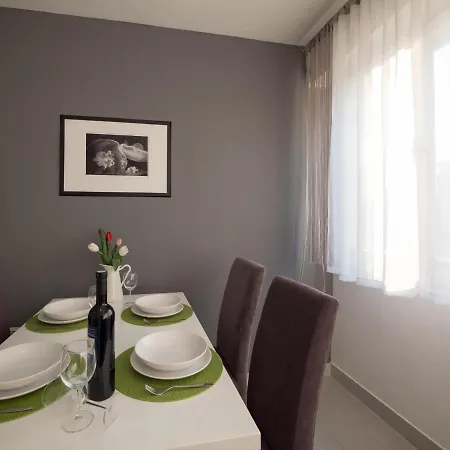 Gin Apartment *