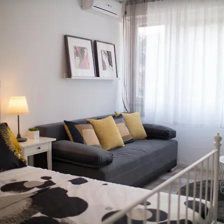 Gin Apartment *